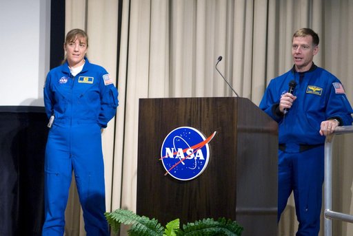 STS-126 crew visit