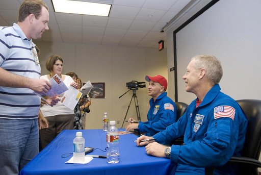 STS-128 crew visits Stennis