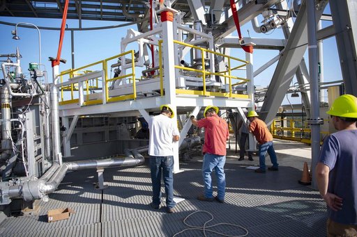 NASA Stennis Crews Continue Exploration Upper Stage Preparations