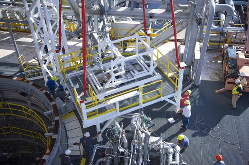 NASA Stennis Crews Continue Exploration Upper Stage Preparations