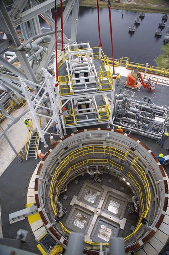 NASA Stennis Crews Continue Exploration Upper Stage Preparations