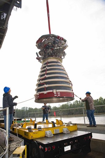 NASA Stennis Teams Install New Production RS-25 Engine for Upcoming Hot Fire