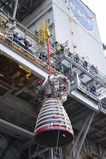 NASA Stennis Teams Install New Production RS-25 Engine for Upcoming Hot Fire