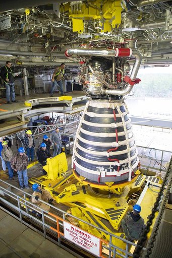 NASA Stennis Teams Install New Production RS-25 Engine for Upcoming Hot Fire