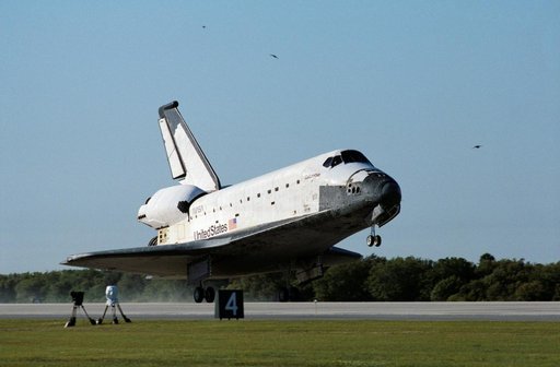 Columbia just prior to touchdown, at the end of STS-62