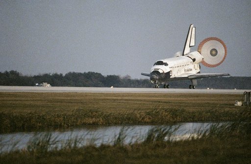 Landing of STS-63 Discovery at KSC