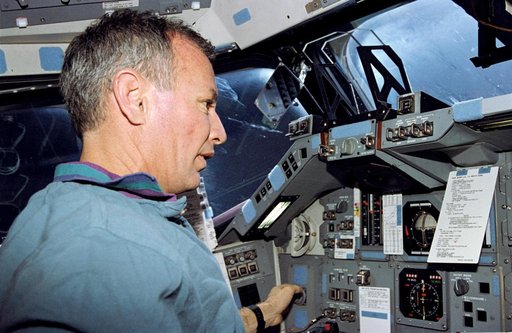 Commander Brian Duffy and Pilot Brent Jett go through rendezvous procedures