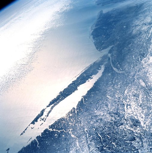 Earth observation views of New York City taken from OV-105 during STS-99