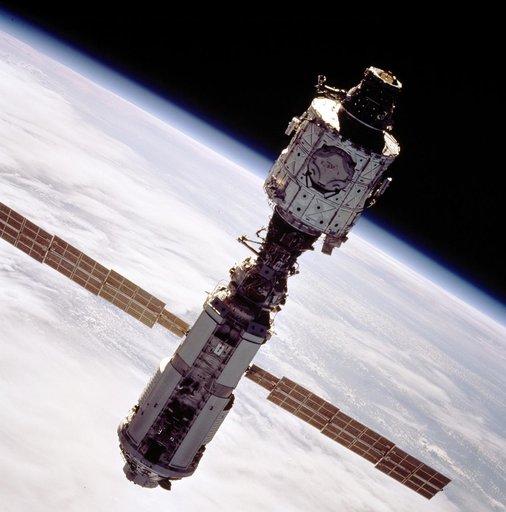 Documentation of the ISS during approach