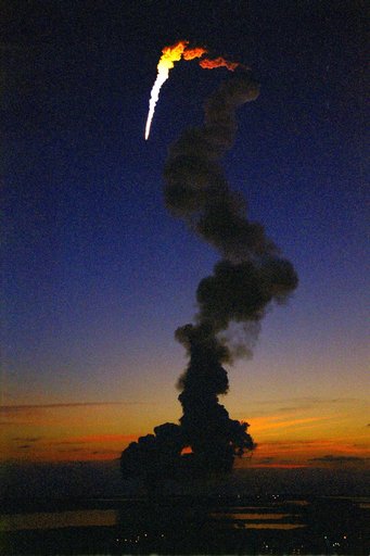 STS101-s-015