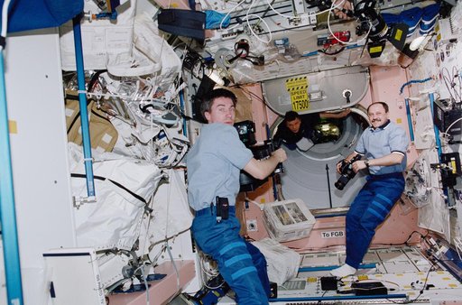 Krikalev films Usachev in Node 1
