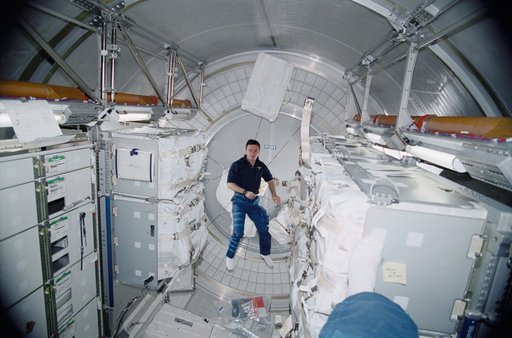 Gidzenko and Krikalev in MPLM/Leonardo module