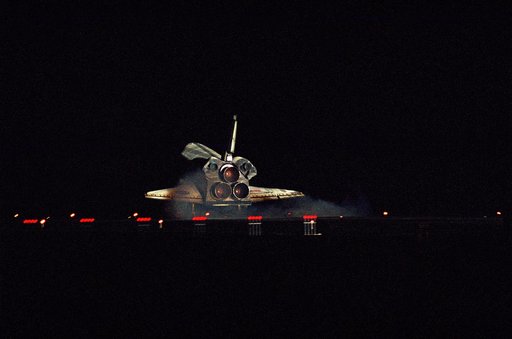 STS102-S-013