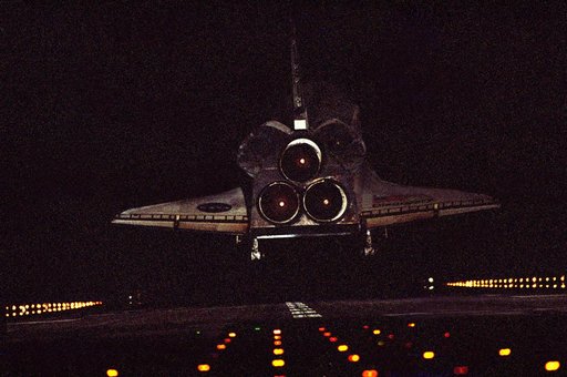 STS102-S-015