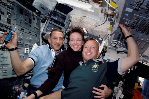 MS Kavandi, PLT Hobaugh and CDR Lindsey on flight deck