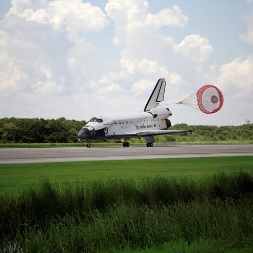 STS105-S-023