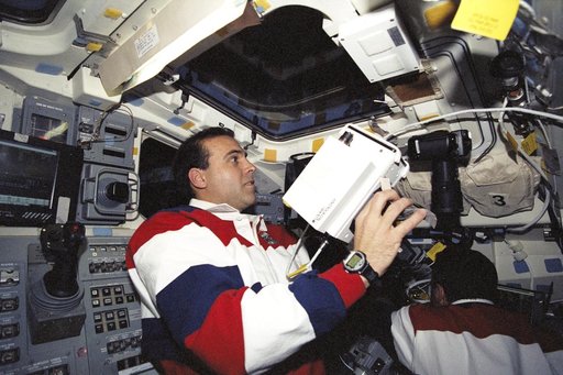 MS Mastracchio uses the hand-held laser rangefinder during STS-106