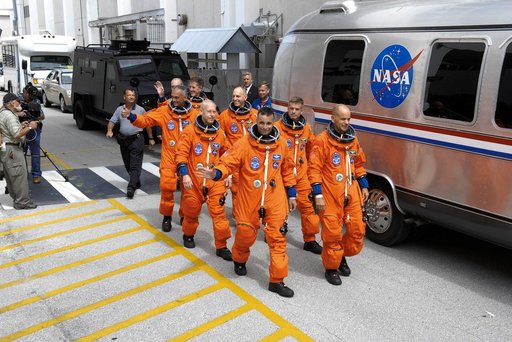 STS117-S-007
