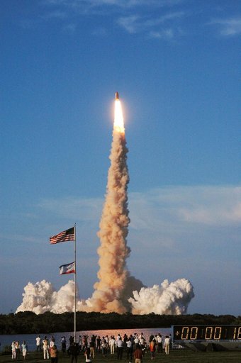STS117-S-008