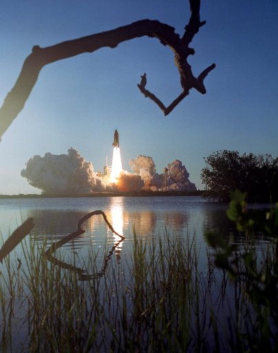 STS117-S-032