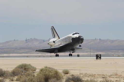 STS-117 landing at Dryden
