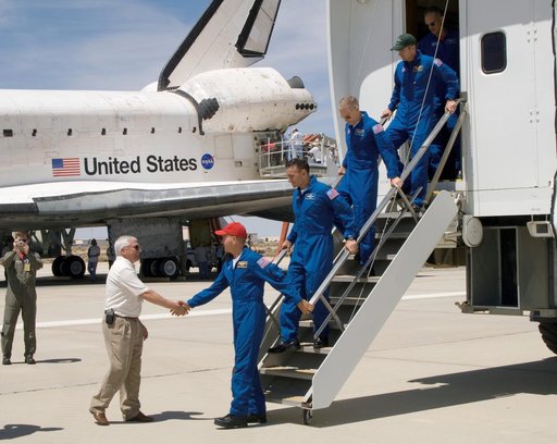 STS-117 landing at Dryden