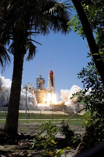 STS-121 Launch of the orbiter Discovery