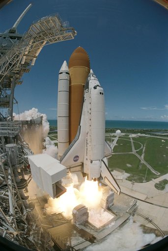 STS-121 Launch of the orbiter Discovery