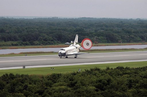STS-121 Landing of the orbiter Discovery