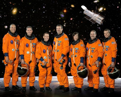 STS125-S-002