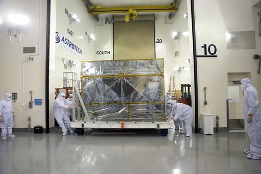 InSight Spacecraft Uncrating, Removal from Container, Lift Heat