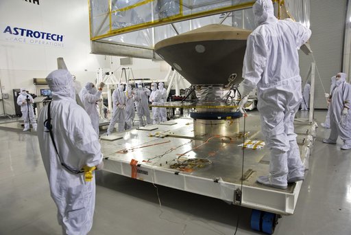 InSight Spacecraft Uncrating, Removal from Container, Lift Heat