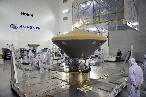 InSight Spacecraft Uncrating, Removal from Container, Lift Heat