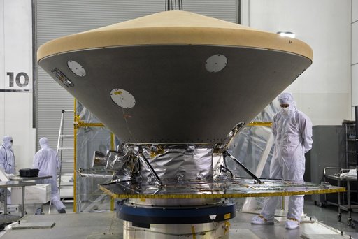 InSight Spacecraft Uncrating, Removal from Container, Lift Heat