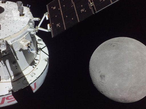 Orion Approaches Moon for Outbound Powered Flyby