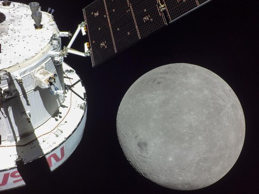 Orion Approaches Moon for Outbound Powered Flyby