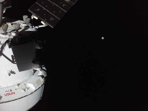 Orion and the Moon on Flight Day 2