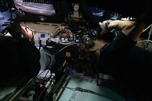 Lunar Flyby Observations – NASA astronauts Victor Glover and Christina Koch