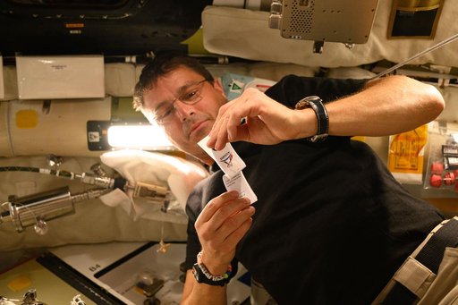 Reid Wiseman Prepares to Collect Saliva Sample