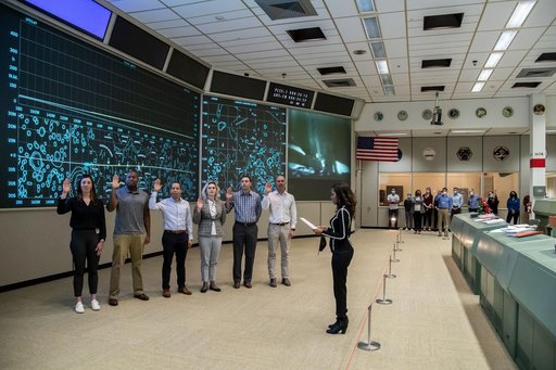 astronaut-candidates-swearing-in_51819614385_o