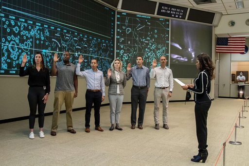 civilian-astronaut-candidates-take-an-oath-to-the-us-government_51819016708_o