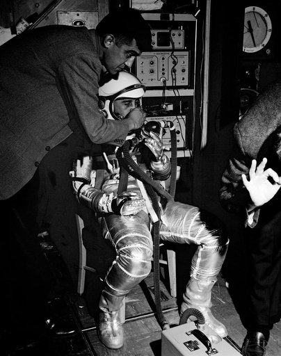 SUIT TEST - ASTRONAUT GRISSOM