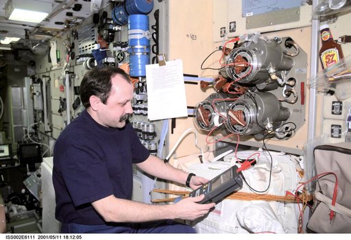 Usachev tests Vozdukh in Service module