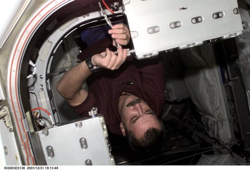 Tyurin works on a CPA in the hatch between the MPLM and Node 1