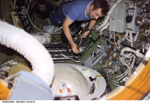 Dezhurov removes the docking probe in Zvezda during Expedition Three