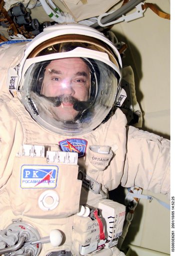 Tyurin tests his Orlan suit in Pirs during Expedition Three