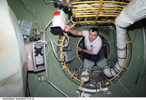 Dezhurov moves through the FGB's Pressurized Adapter during Expedition Three