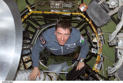 Soyuz 4 FE Vittori flies through the Zvezda PA during Expedition Four
