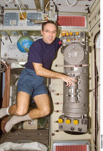 Walz poses next to the Elektron oxygen generator in the SM during Expedition Four