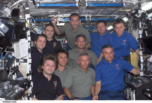 Expedition Four / STS-111 UF2 / Expedition Five group portrait in U.S. Lab